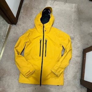 Volcom Men's GORE TEX Guide snowboard jacket.